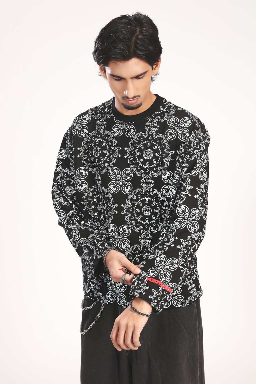 BLACK PAISLEY TEE