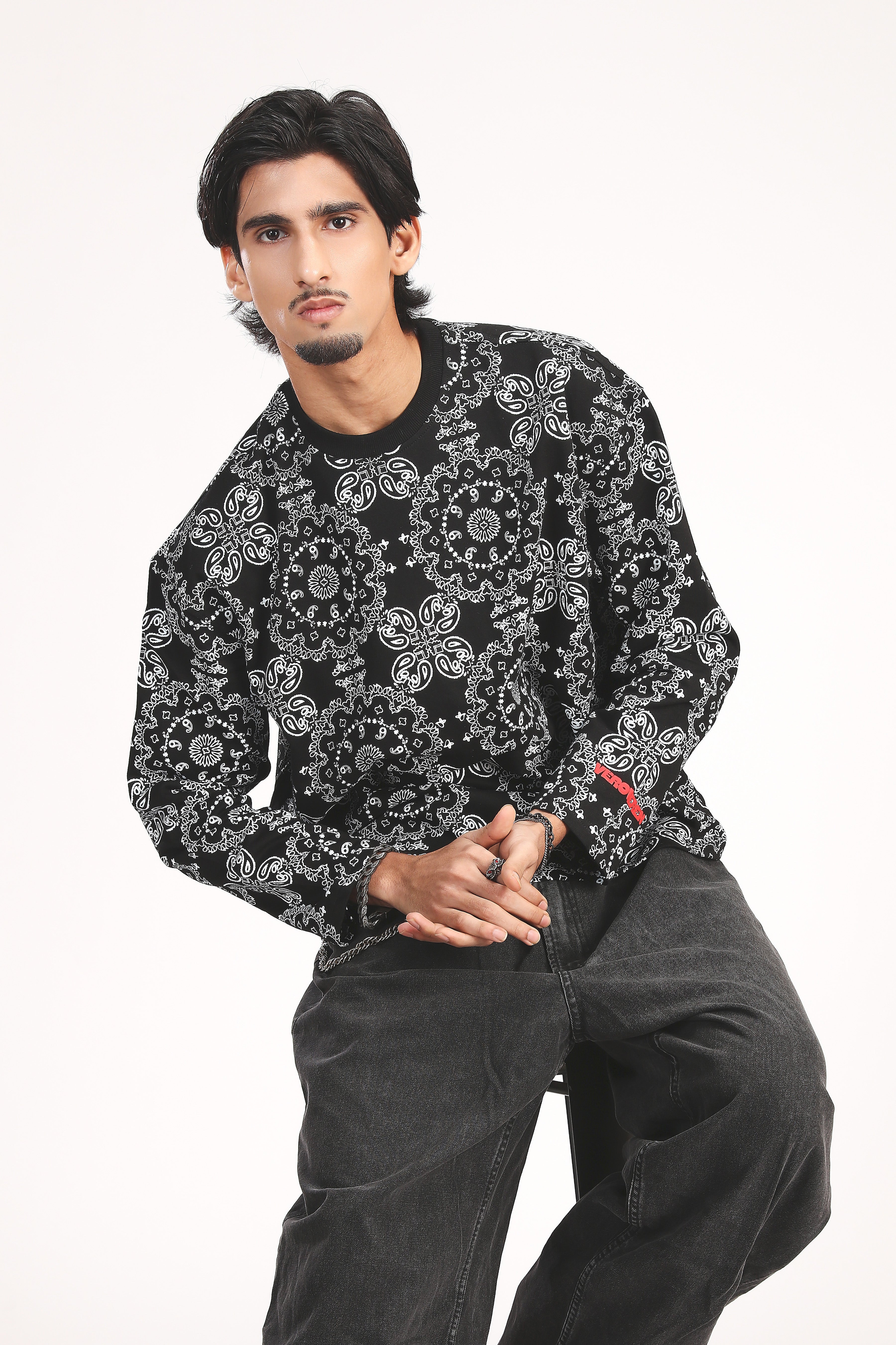 BLACK PAISLEY TEE