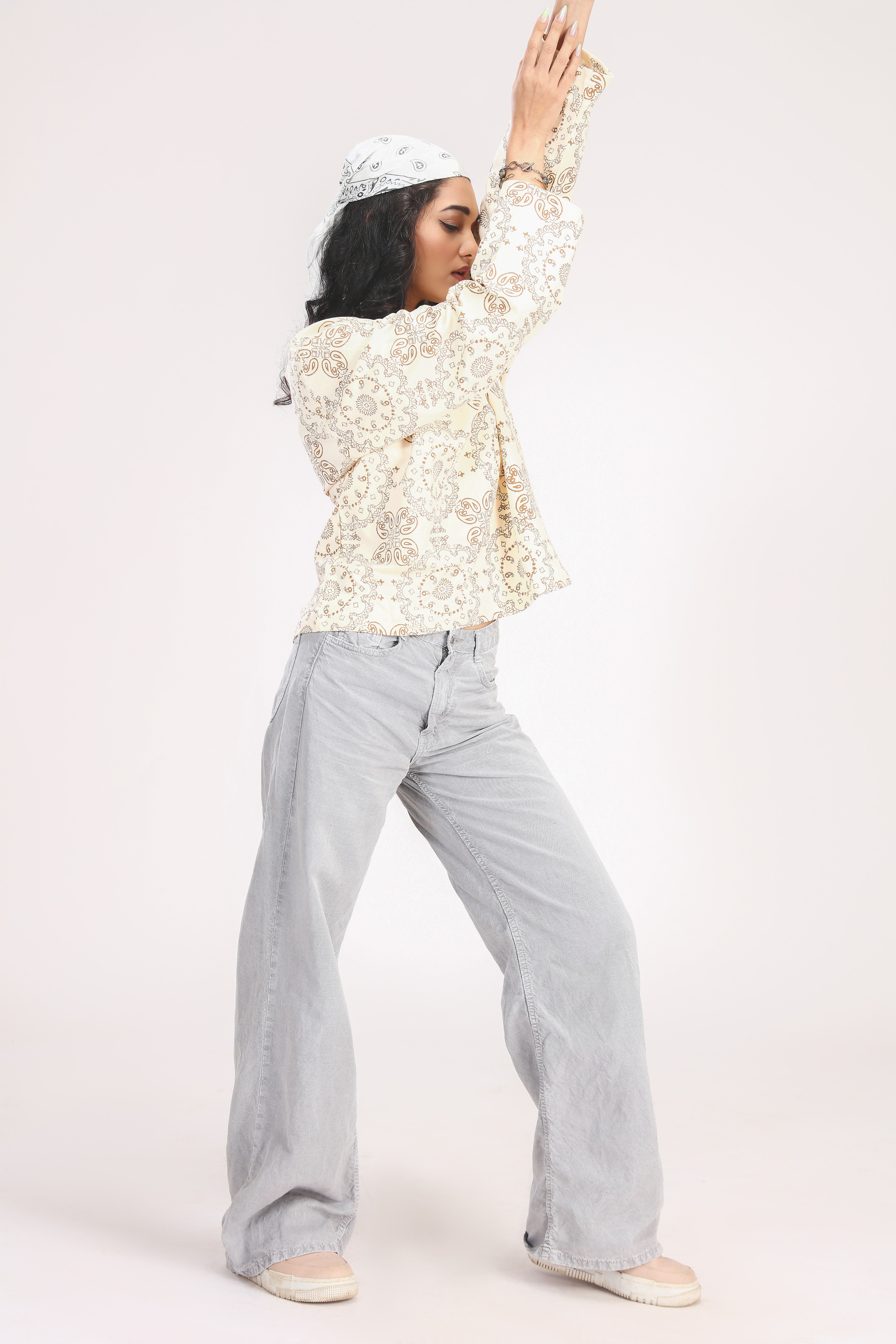 CREAM PAISLEY TEE