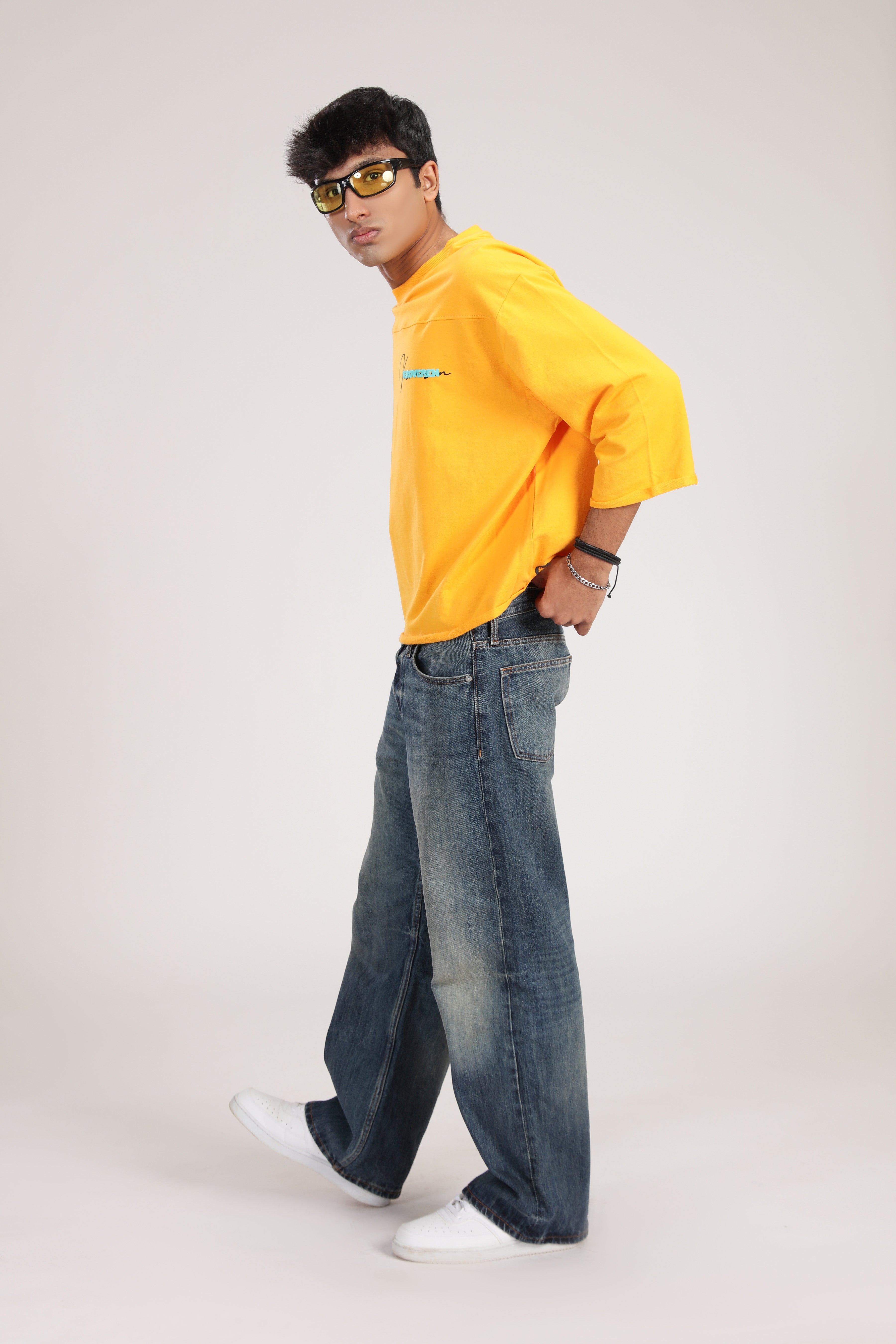 STAYGROOVY YELLOW TEE