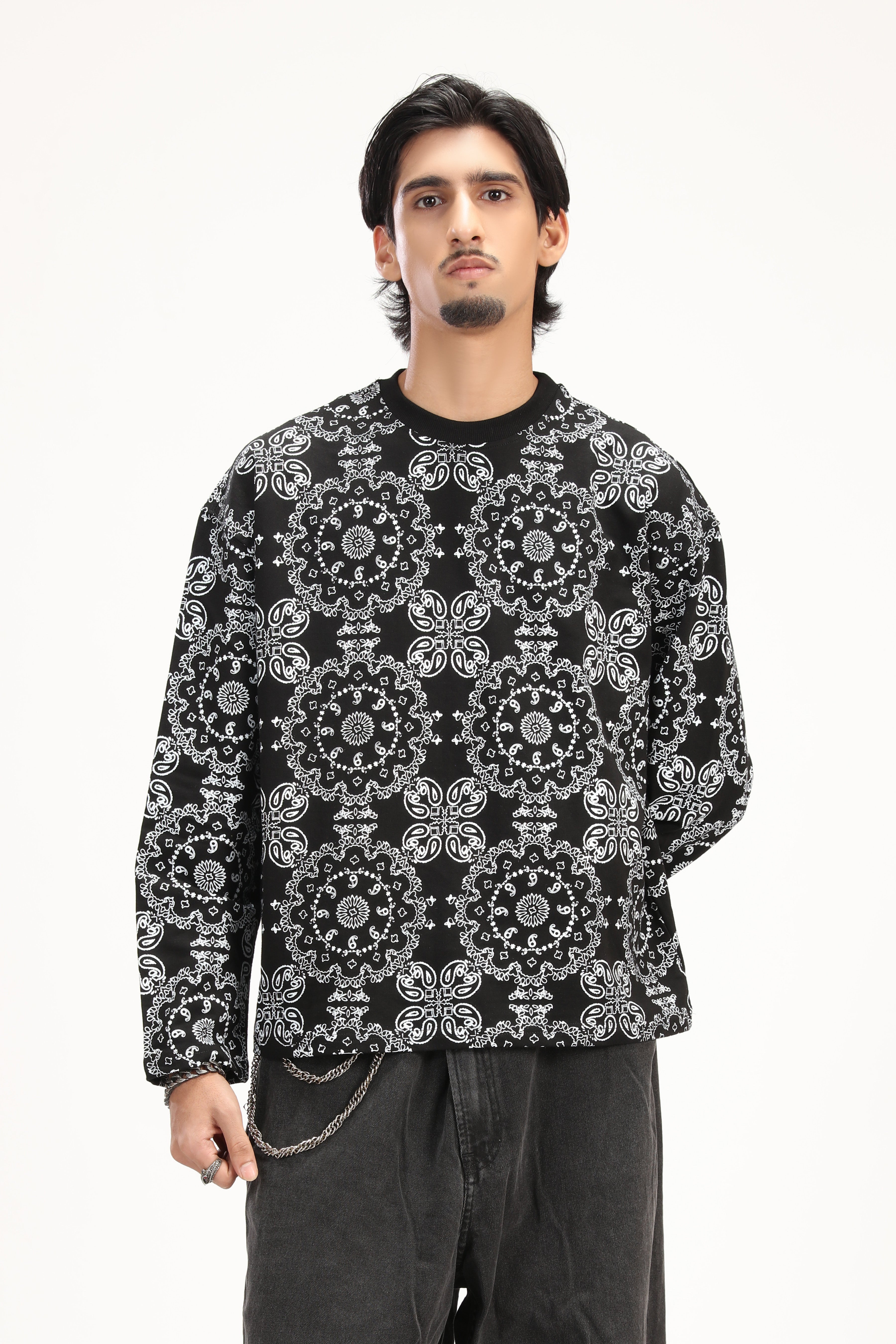 BLACK PAISLEY TEE