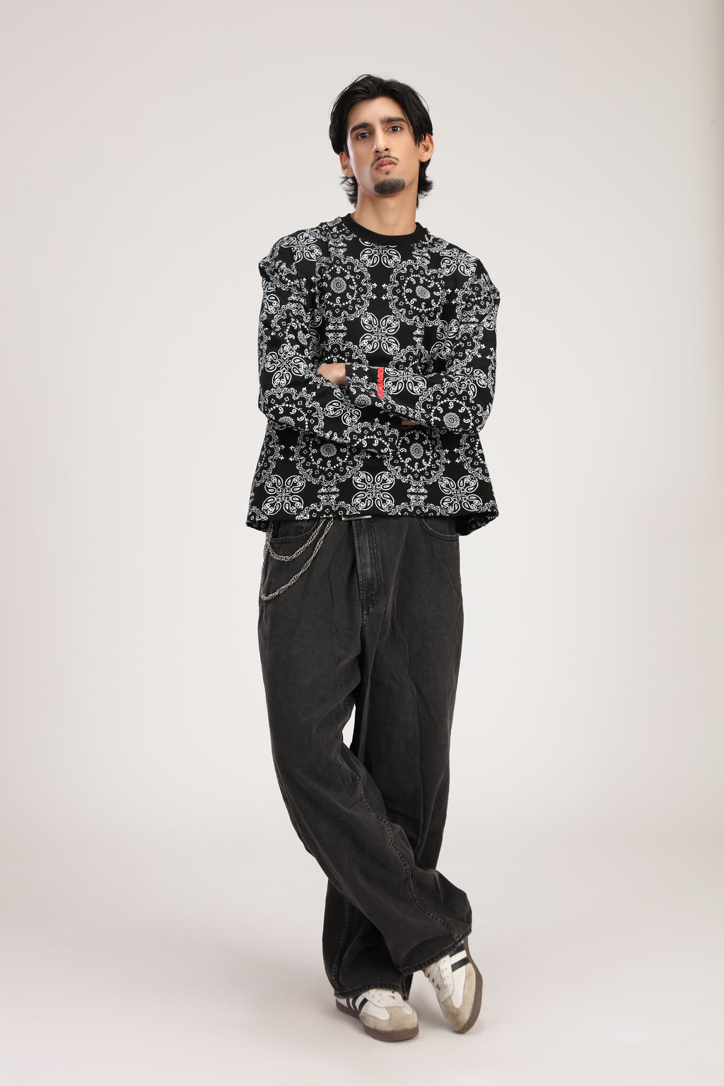 BLACK PAISLEY TEE