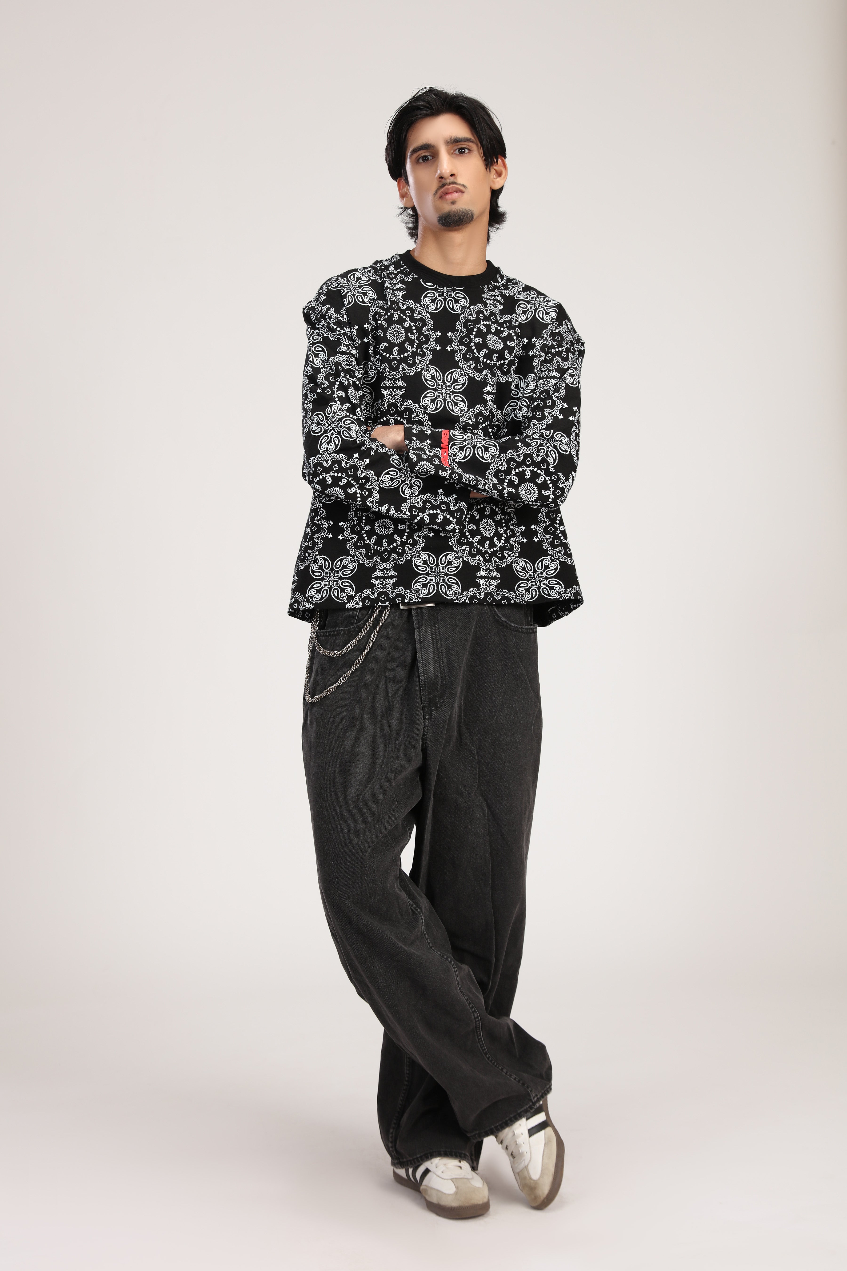 BLACK PAISLEY TEE